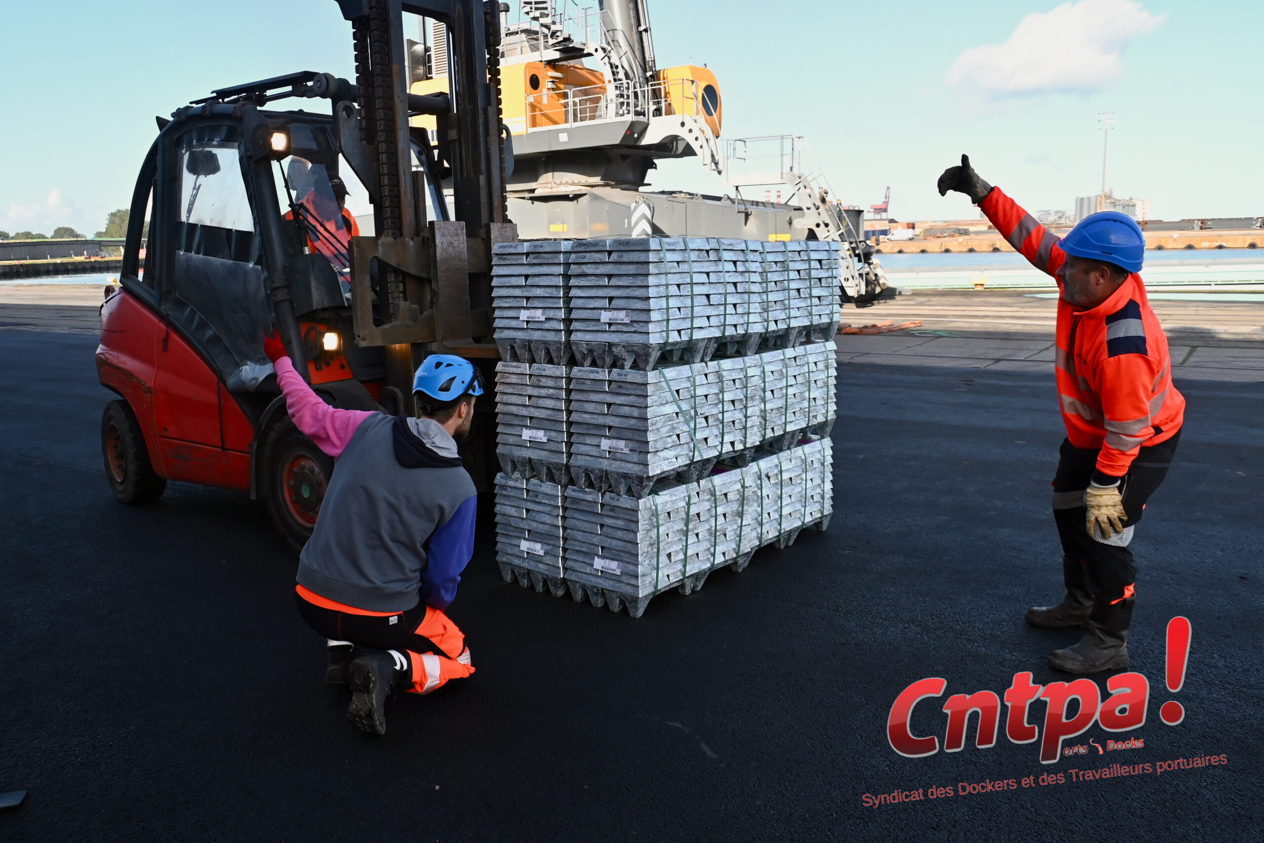Nouveau chantier pour les dockers de Barra SNM avec un déchargement de zinc